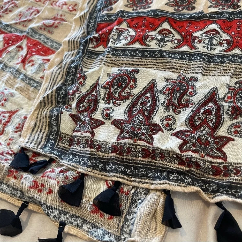 Abercrombie & Fitch Boho Paisley Tassel Scarf